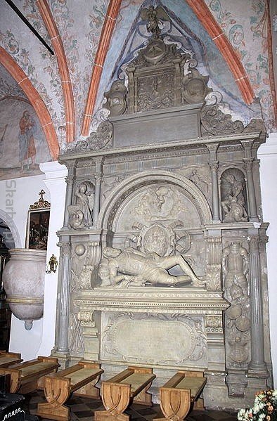 big_394px_jkruk_20120612_chroberz_nagrobek_stanislawa_tarnowskiego_img_4444.jpg